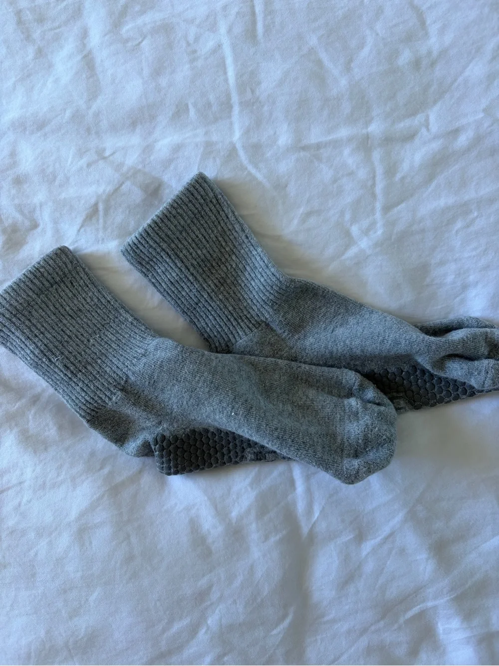 Lucky Honey Women’s Gray Ribbed Crew Grip Socks (cut strings off)